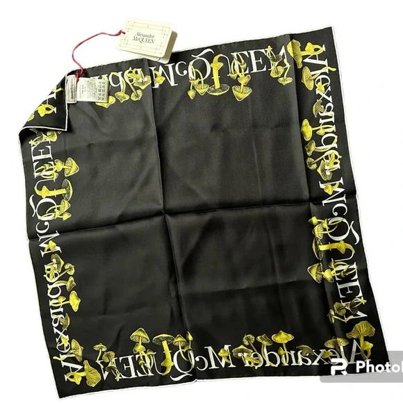 NWT 🍄 Alexander McQueen black mushroom silk square twill scarf - Picture 8 of 10